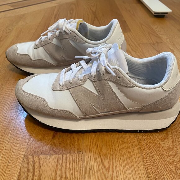 Original owner: New Balance Men's 237 V1 Sneaker, Sea Salt/White, 7.5 - Picture 4 of 8